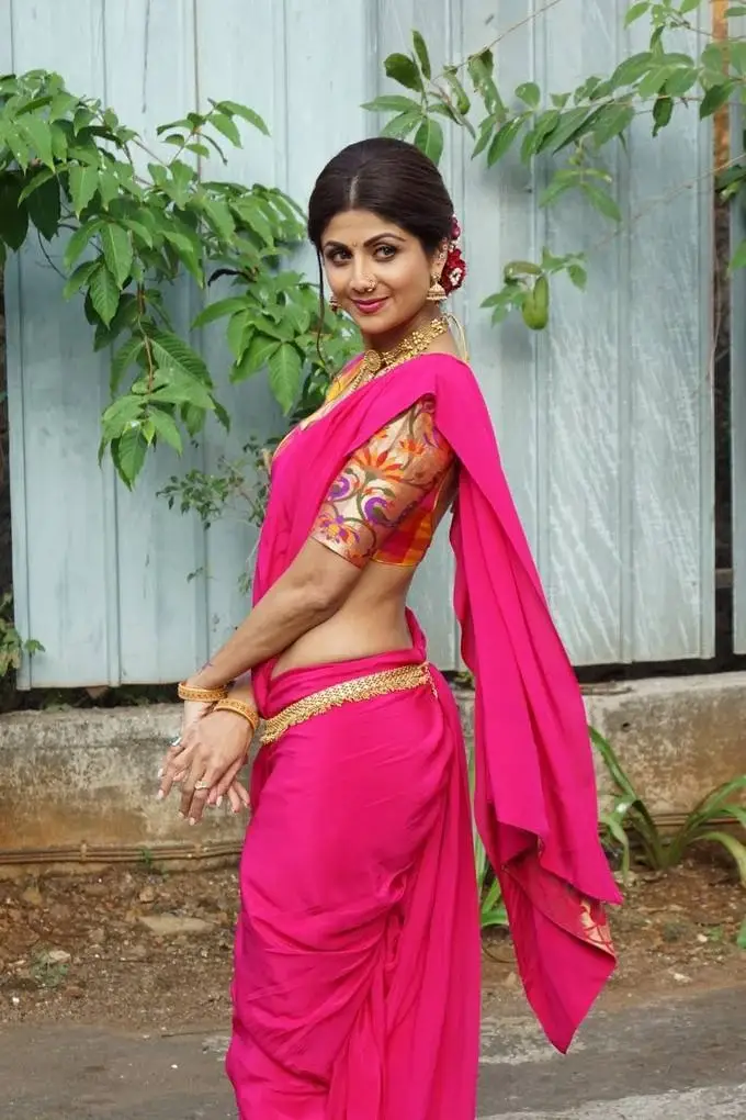 South Indian Model Shilpa Shetty In Traditional Pink Saree